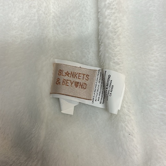 Blankets & Beyone - NWOT - double  layer plush baby robe. Size 12 months + - Picture 3 of 5